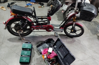 THAY ẮC QUY XE ĐẠP ĐIỆN TẬN NHÀ